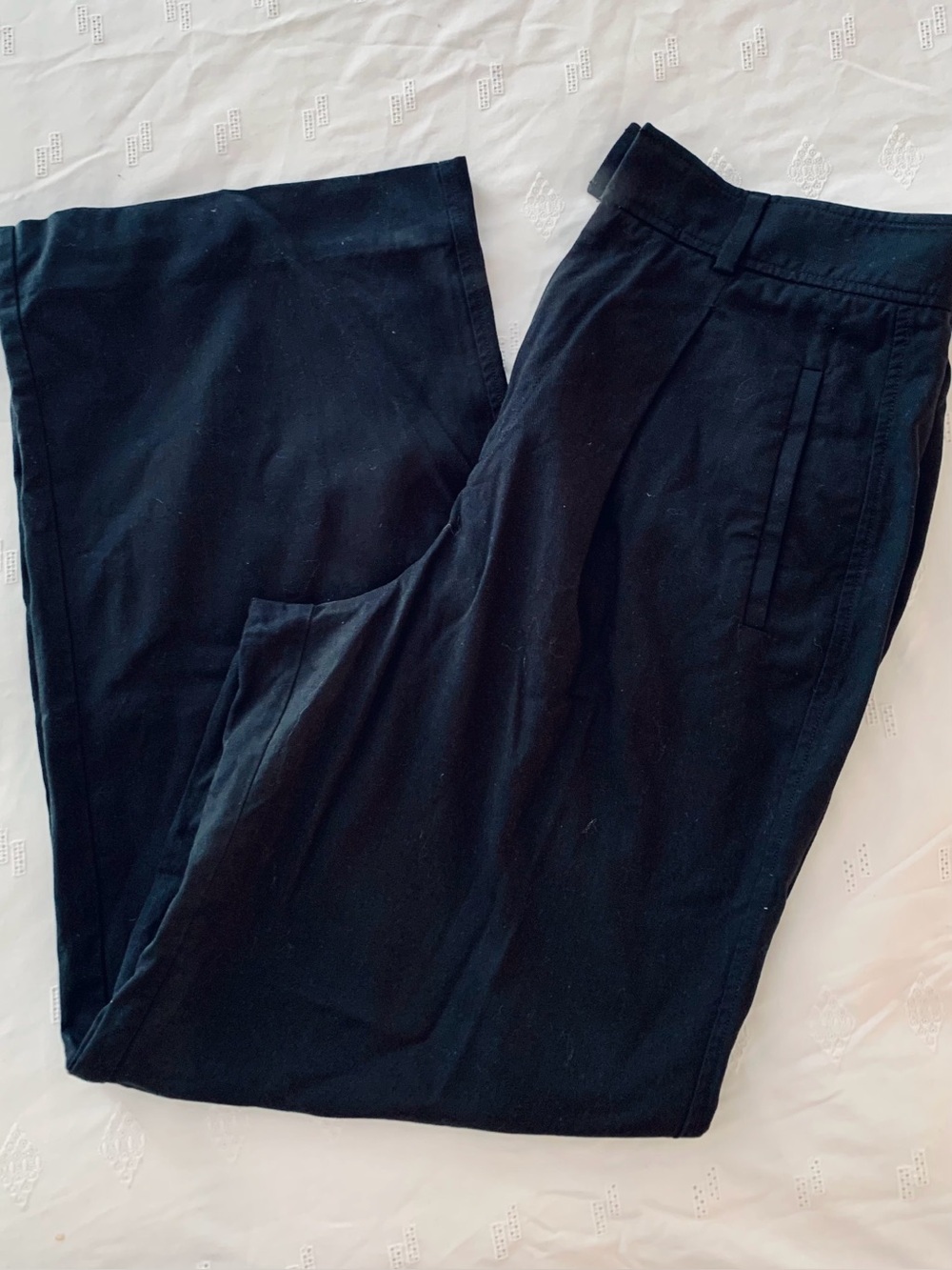 Everlane Draper Pleated Pant in Buttersmooth - Picture 4 of 6